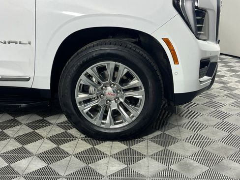 Used 2025 GMC Yukon Denali image 6