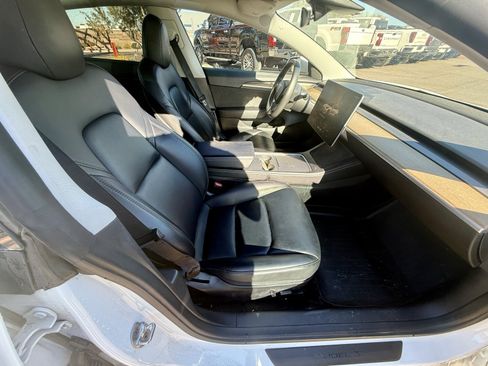 Used 2022 Tesla Model 3 Base image 13