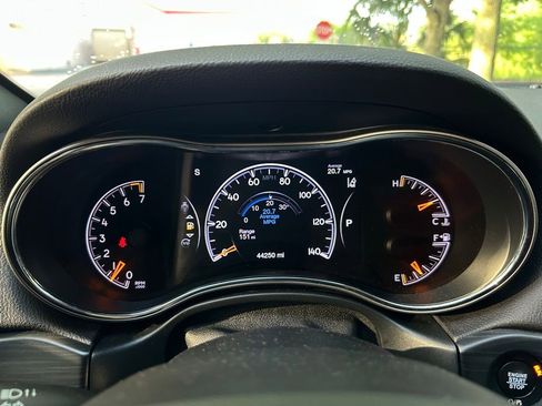 Used 2020 Jeep Grand Cherokee Altitude RWD image 23