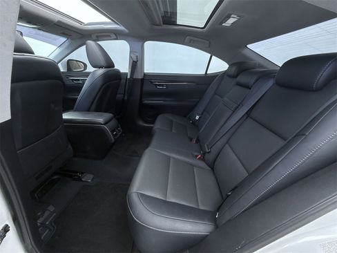 Used 2018 Lexus ES 350 w/ Navigation System Package image 44