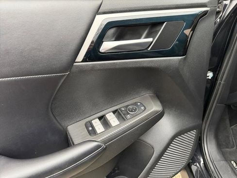 Used 2022 Mitsubishi Outlander SE image 12