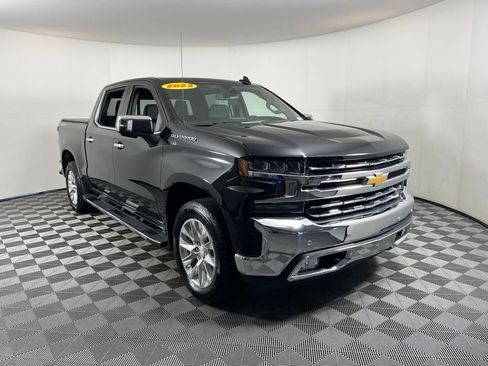 Used 2022 Chevrolet Silverado 1500 LTZ w/ LTZ Premium Package AWD/4WD image 18