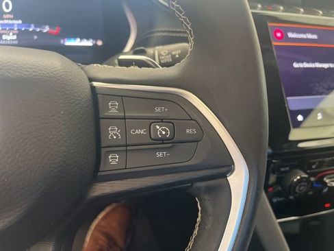 Used 2024 Jeep Grand Cherokee L Altitude image 15