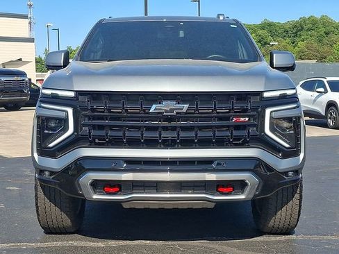 Used 2025 Chevrolet Suburban Z71 AWD/4WD image 2