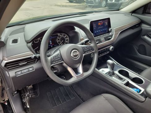 Used 2023 Nissan Altima 2.5 SV FWD image 14