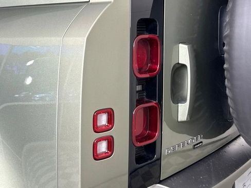 Used 2023 Land Rover Defender 110 X-Dynamic SE image 18