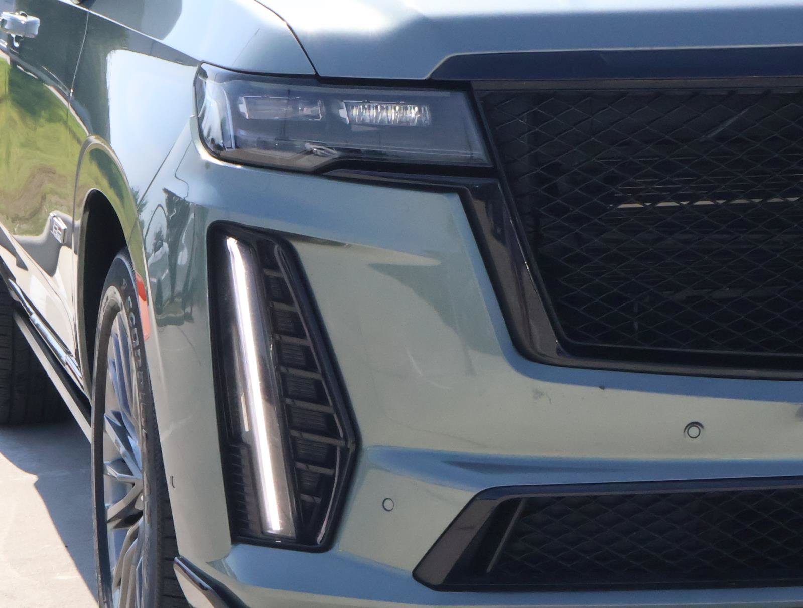 Used 2023 Cadillac Escalade V AWD/4WD image 9