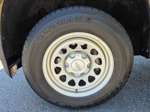 Used 2023 Chevrolet Colorado W/T RWD image 12