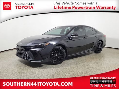 Used 2025 Toyota Camry SE w/ Convenience Package FWD image 1