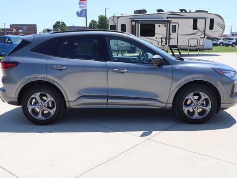 Used 2024 Ford Escape ST-Line w/ Tech Pack #1 AWD/4WD image 4