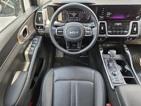 Used 2023 Kia Sorento S w/ Panoramic Sunroof Package AWD/4WD image 15