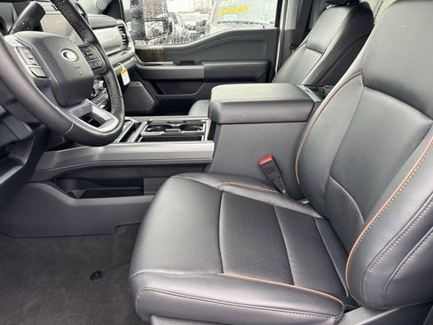New 2026 Ford F250 Lariat w/ Black Appearance Package image 17