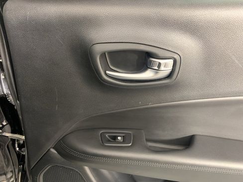 Used 2020 Jeep Compass Latitude image 36