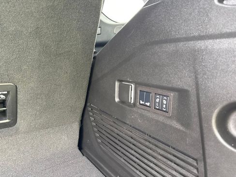 Used 2024 Chevrolet Tahoe High Country AWD/4WD image 24