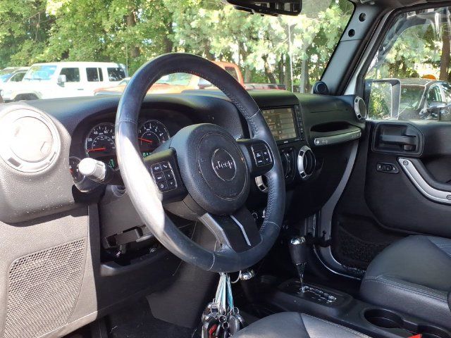 Used 2013 Jeep Wrangler Unlimited Sahara w/ Dual Top Group AWD/4WD image 17