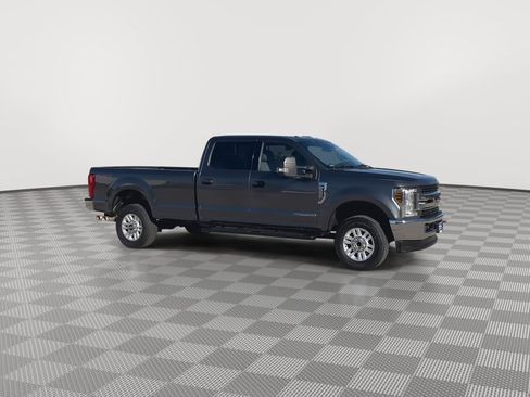 Used 2019 Ford F250 XLT w/ Camper Package image 35