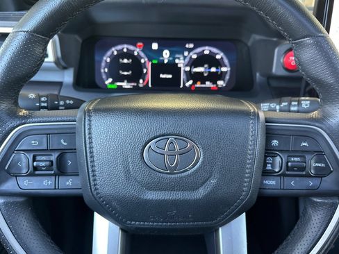 Used 2025 Toyota 4Runner 4WD image 23