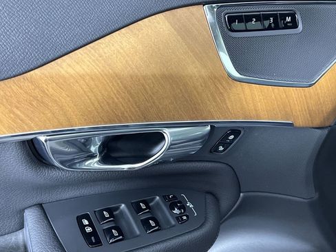 Used 2021 Volvo XC90 T6 Momentum w/ Protection Package Premier image 12