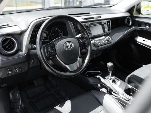 Used 2018 Toyota RAV4 XLE AWD/4WD image 9