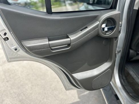 Used 2014 Nissan Xterra PRO-4X w/ Pro-4x Leather Package AWD/4WD image 25