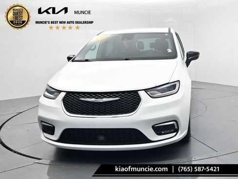 Used 2025 Chrysler Pacifica Select FWD image 3