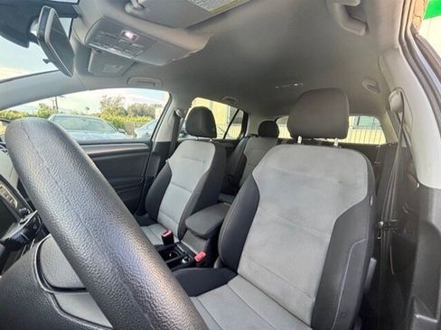 Used 2016 Volkswagen e-Golf SE w/ DC Fast Charging Package image 13