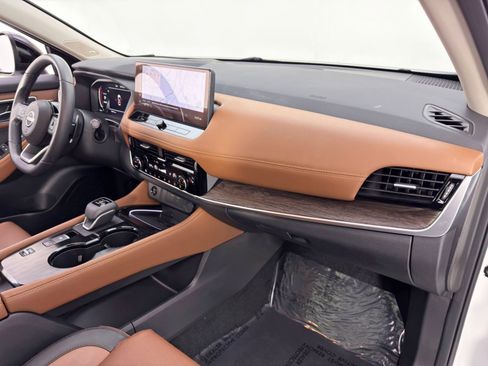 Used 2024 Nissan Rogue Platinum w/ Platinum Premium Package image 14