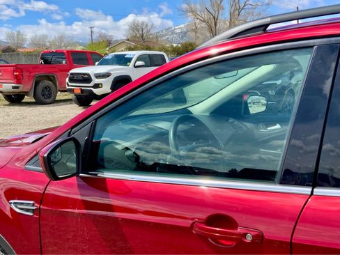 Used 2018 Ford Escape SE w/ SE Sync 3 Package AWD/4WD image 11