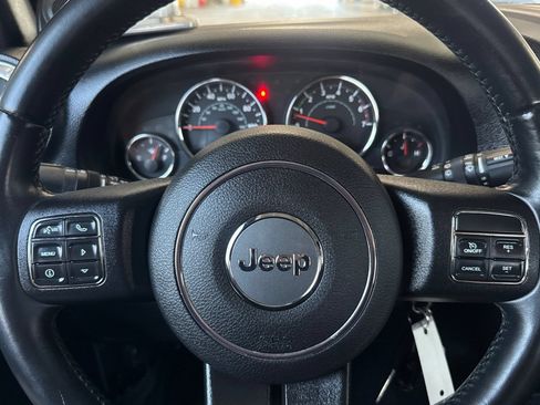 Used 2013 Jeep Wrangler Unlimited Sahara w/ Connectivity Group AWD/4WD image 31
