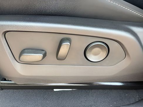 New 2025 GMC Canyon Elevation w/ Convenience Package image 35