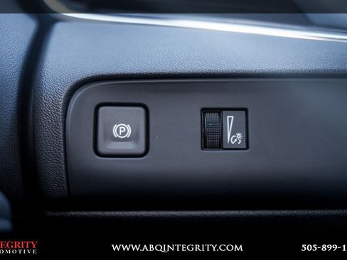 Used 2023 Buick Enclave Essence image 19