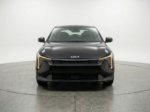 Used 2025 Kia K4 LXS image 2
