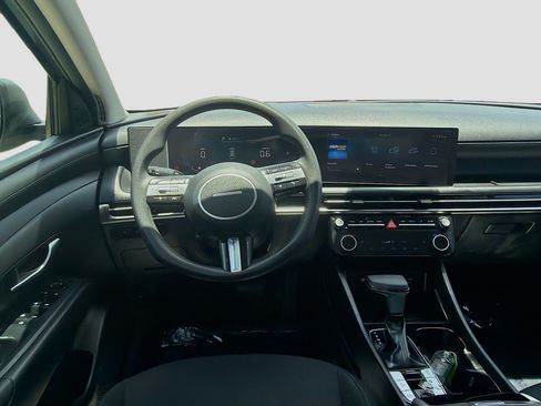 Used 2025 Hyundai Tucson SEL FWD image 18