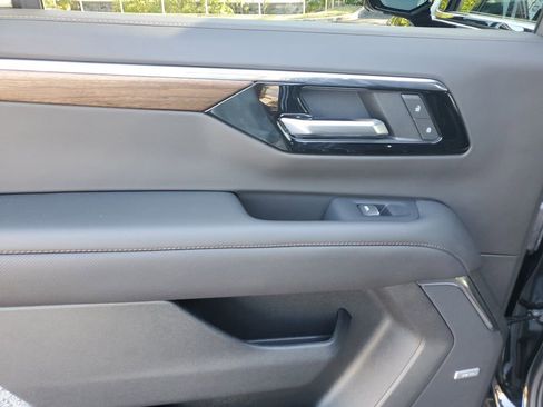 Used 2025 Chevrolet Tahoe High Country image 16