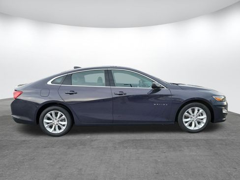 Used 2025 Chevrolet Malibu LT image 2