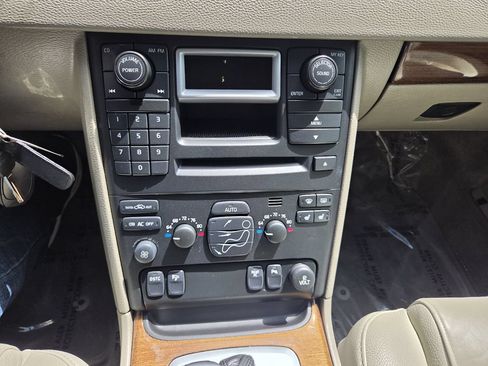 Used 2004 Volvo XC90 T6 AWD/4WD image 31