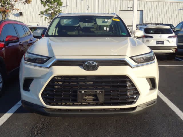 Used 2024 Toyota Grand Highlander AWD image 2
