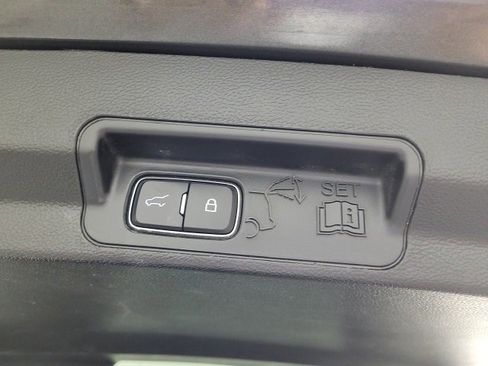 Used 2020 Ford Explorer Platinum w/ Premium Technology Package image 13