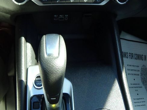 Used 2025 Nissan Altima 2.5 SV FWD image 27