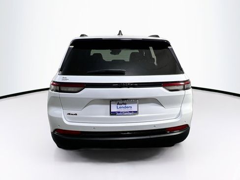 Used 2023 Jeep Grand Cherokee Altitude AWD/4WD image 6
