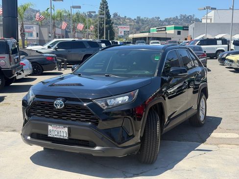 Used 2020 Toyota RAV4 LE AWD/4WD image 5