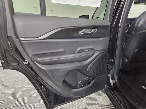 New 2025 Jeep Grand Cherokee Altitude image 22