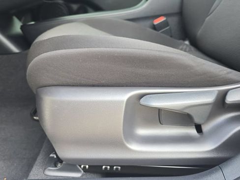 Used 2022 Toyota Prius L Eco FWD image 29