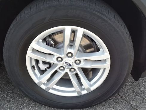 Used 2023 Ford Explorer XLT AWD/4WD image 45