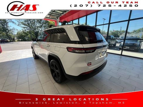 Used 2024 Jeep Grand Cherokee Altitude AWD/4WD image 3