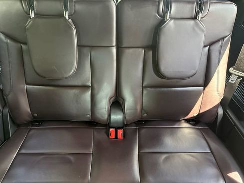 Used 2025 Ford Explorer Platinum RWD image 17