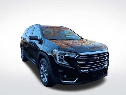 Certified 2022 GMC Terrain SLT image 3