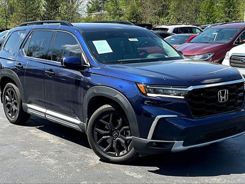 Used 2025 Honda Pilot Elite image 2