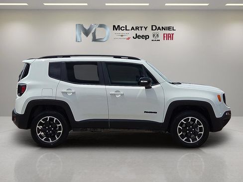 Used 2023 Jeep Renegade Latitude AWD/4WD image 6