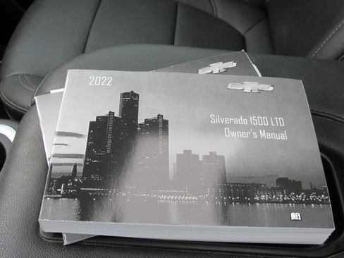 Used 2022 Chevrolet Silverado 1500 LTZ image 38